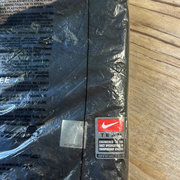 🏀LA LAKERS | CHAMPIONSHIP LOCKER ROOM T-SHIRT | NIP | Black/Yellow/purple… - Picture 6 of 12